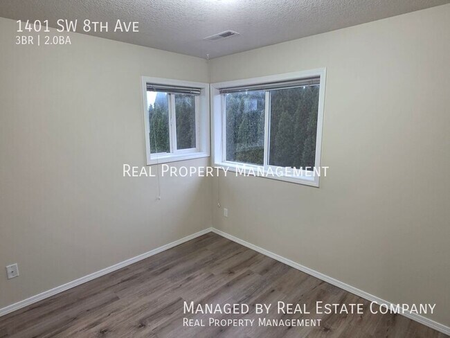 Building Photo - 1401 SW 8th Ave