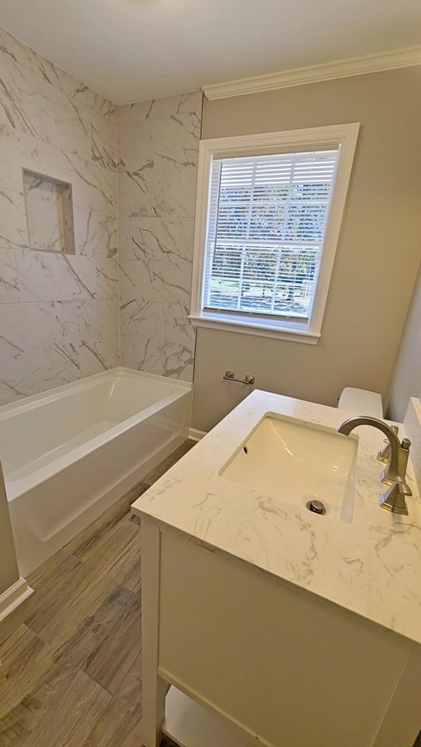Building Photo - Modern Charm: Spacious 4-Bedroom Home with Inviting Amenities in Valdosta, GA
