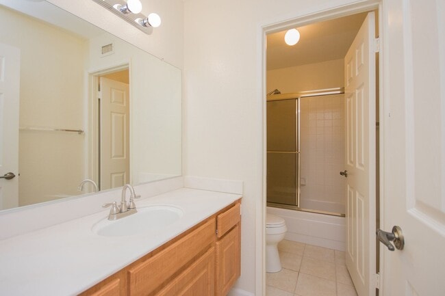 Building Photo - Lovely 3+BR Single-Story Carlsbad Home With AC & Skylights!!