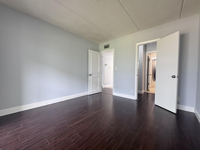 Building Photo - 4500 N Flagler Dr