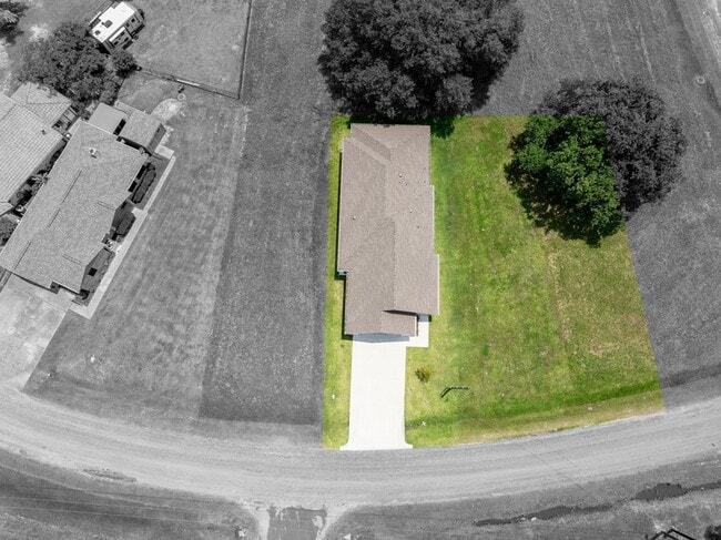 Building Photo - 68 Fairway Dr