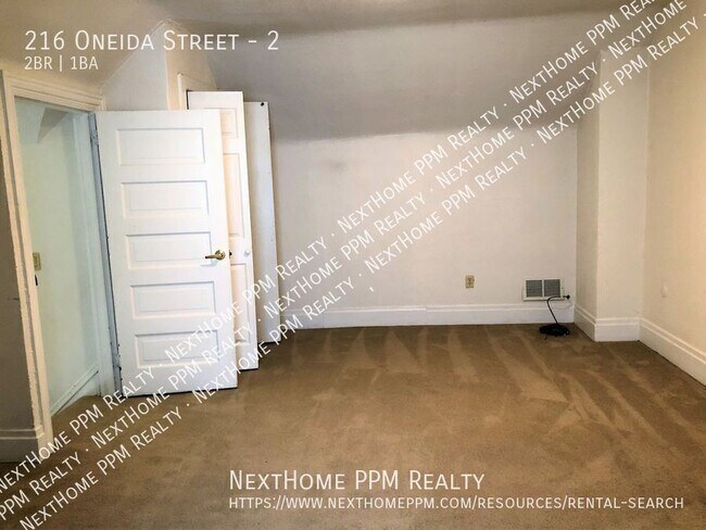 Building Photo - 216 Oneida St
