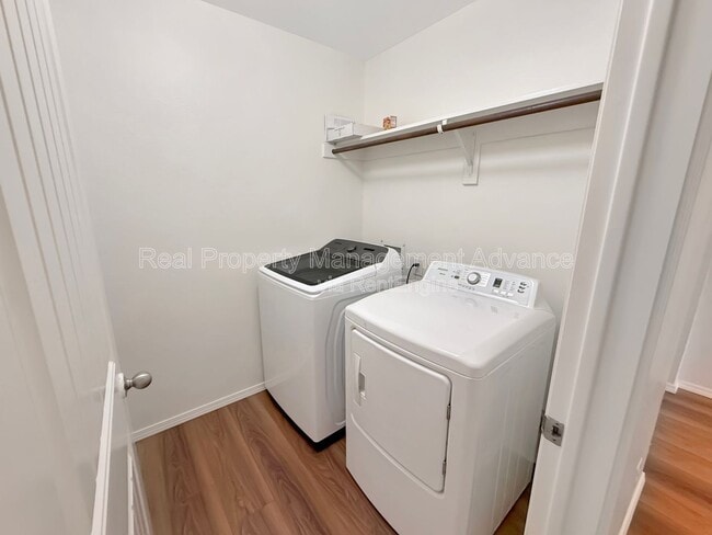 Building Photo - 1305 Savannah Ridge Dr