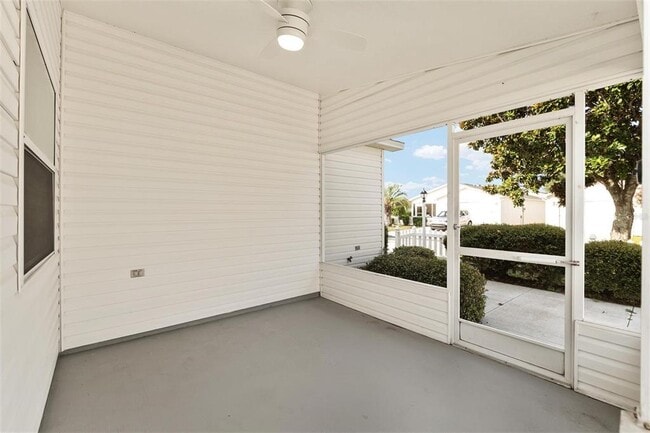 Building Photo - 1613 Navidad St