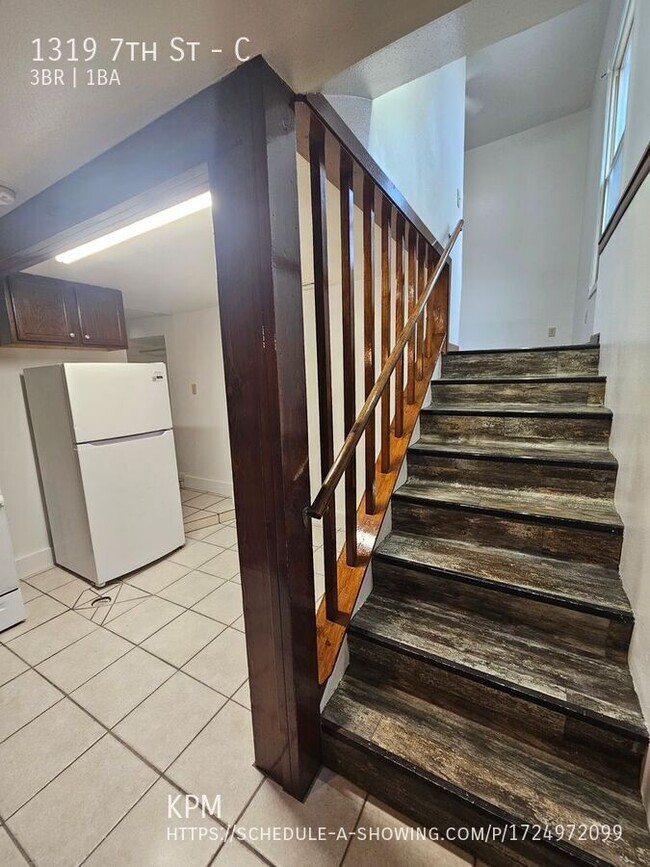 Building Photo - 3 BED | 1 BATH | APARTMENT | CENTRALLY LOC...