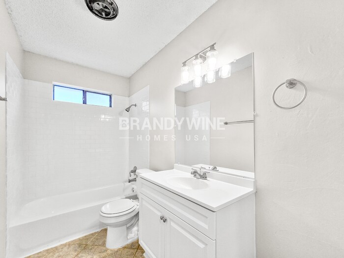 Building Photo - 6636 Valley View Dr