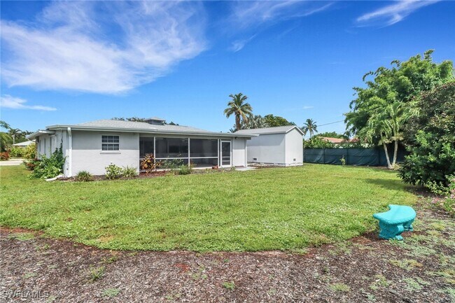 Building Photo - 28215 Sunset Dr