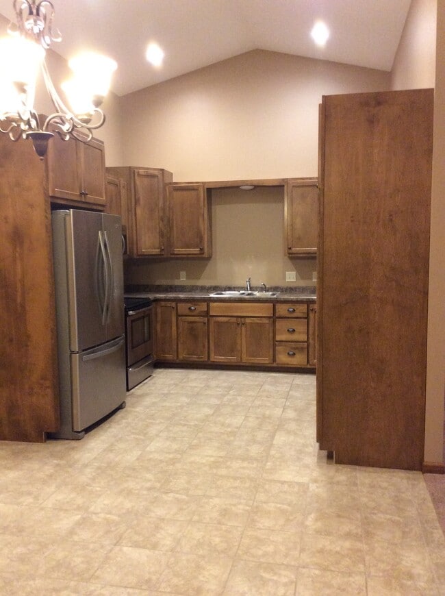 Building Photo - 912 E Wisconsin St