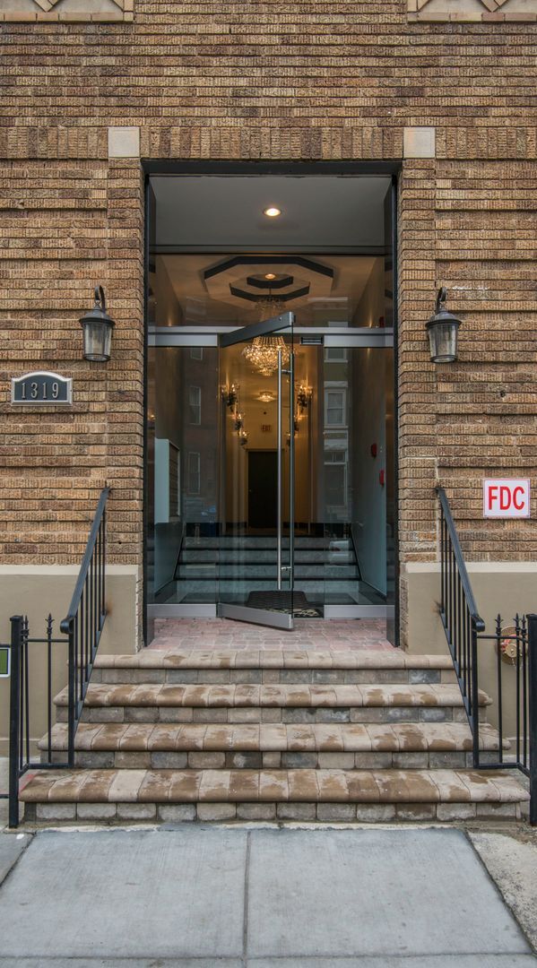 Building Photo - 1319 Park Rd NW