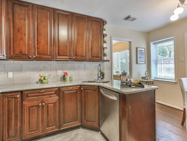 Building Photo - 12514 Kingsride Ln