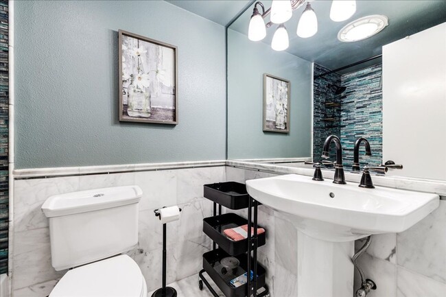 Building Photo - Furnished three bedroom condo on the lake available 2/1/26 - short term rental