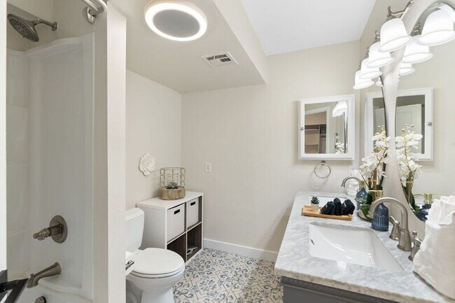 Building Photo - 14410 North 42nd Pl