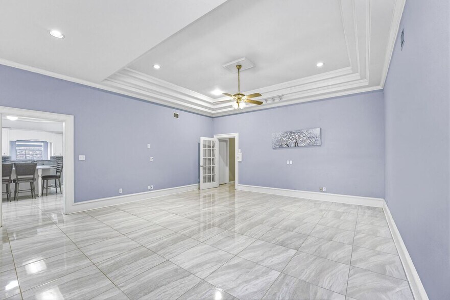 Building Photo - 609 E Cardinal Ave