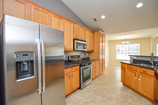 Building Photo - Legacy Park 3BR Home on 1 Acre with Loft, 3 Baths, and Summer-Ready Amenities  3 Bedrooms | 3 Bat...