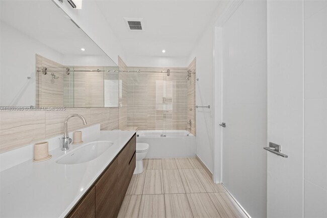 Building Photo - 301 Altara Ave