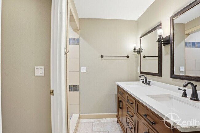 Building Photo - 13902 NE Piper Rd