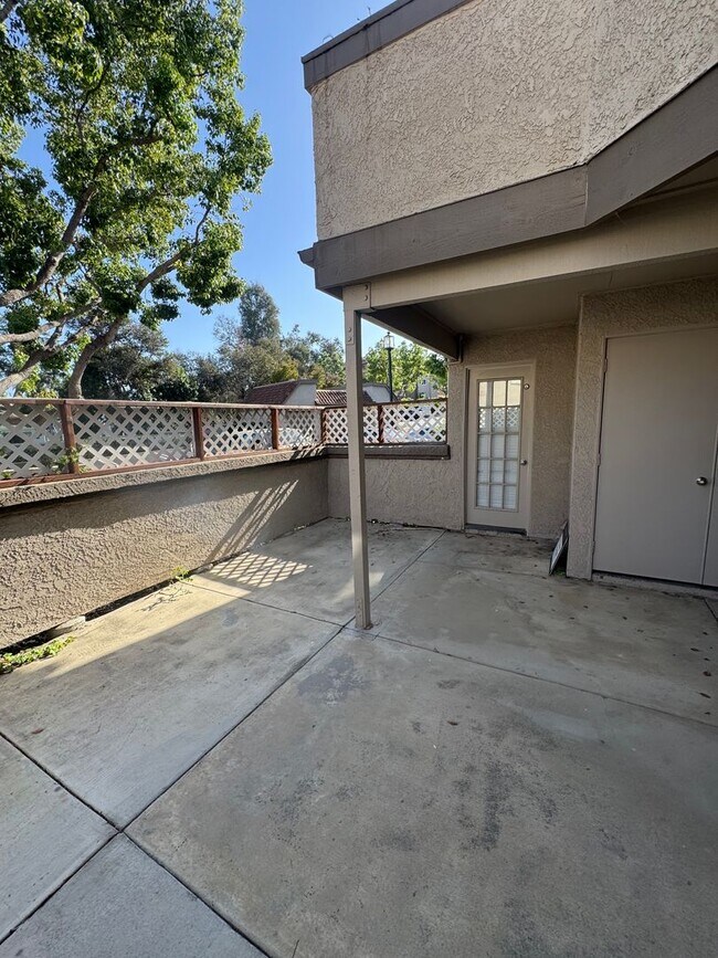 Building Photo - 25941 Montemar