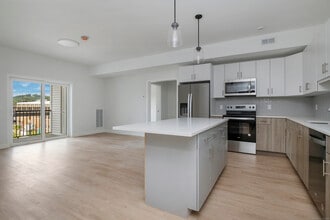 Building Photo - 100 N Main St