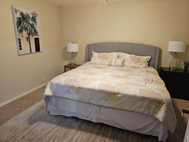 Building Photo - Available at a discounted rate - Furnished 3BR/2BA second floor condo in Worthington!