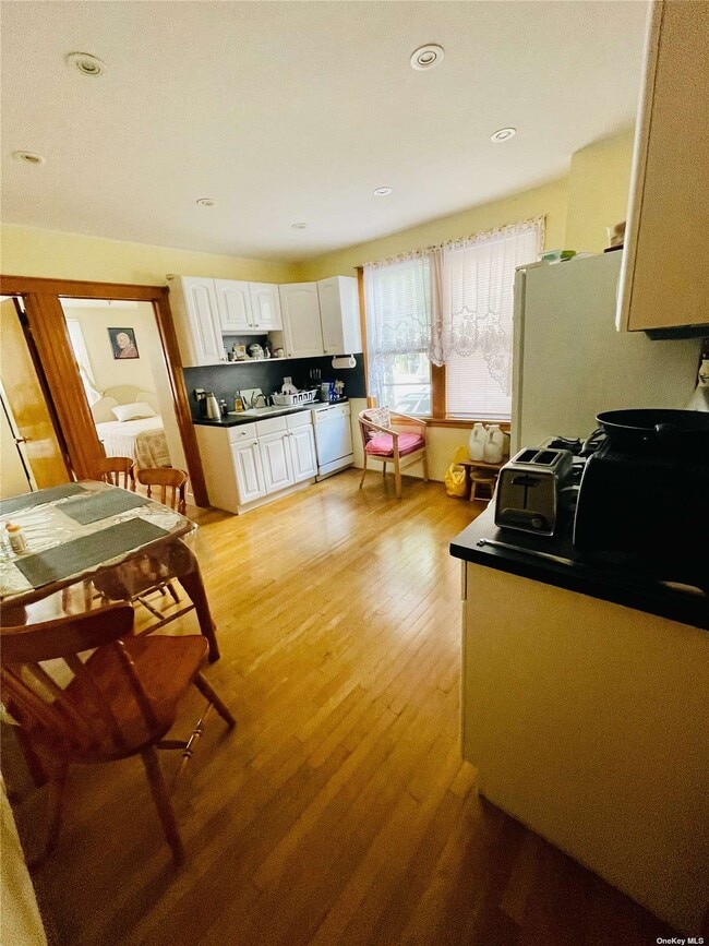 Building Photo - 65-02 Hull Ave