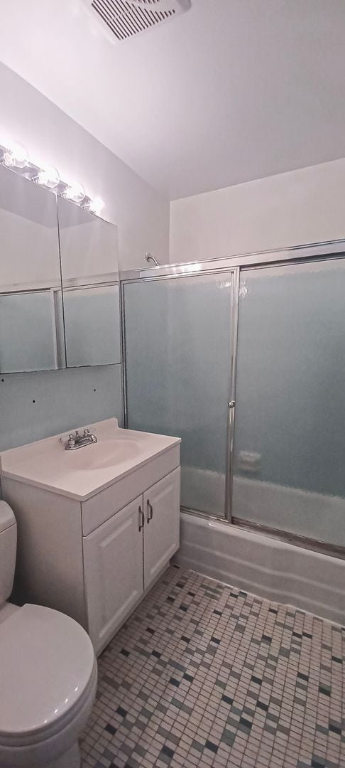 Building Photo - Sunlit 2 Bed 1 Bath, 3 Level Townhome in S...