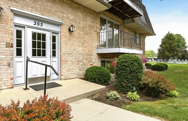 Building Photo - 2 Bedroom, 1.5 Bath Condo for Rent!