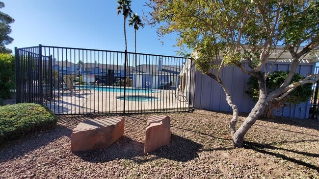 Building Photo - 2 Bed 2 Bath
