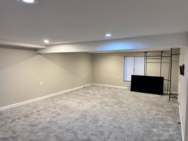 Building Photo - 2856 Evergreen Ln