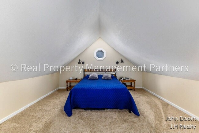 Building Photo - Spacious 3-Bedroom Home in Alger Heights – Modern Kitchen, Private Yard & Garage