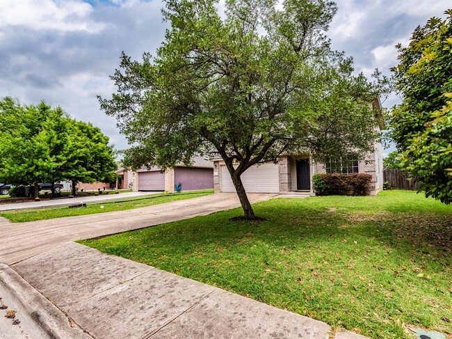 Building Photo - 221 Carriage Way