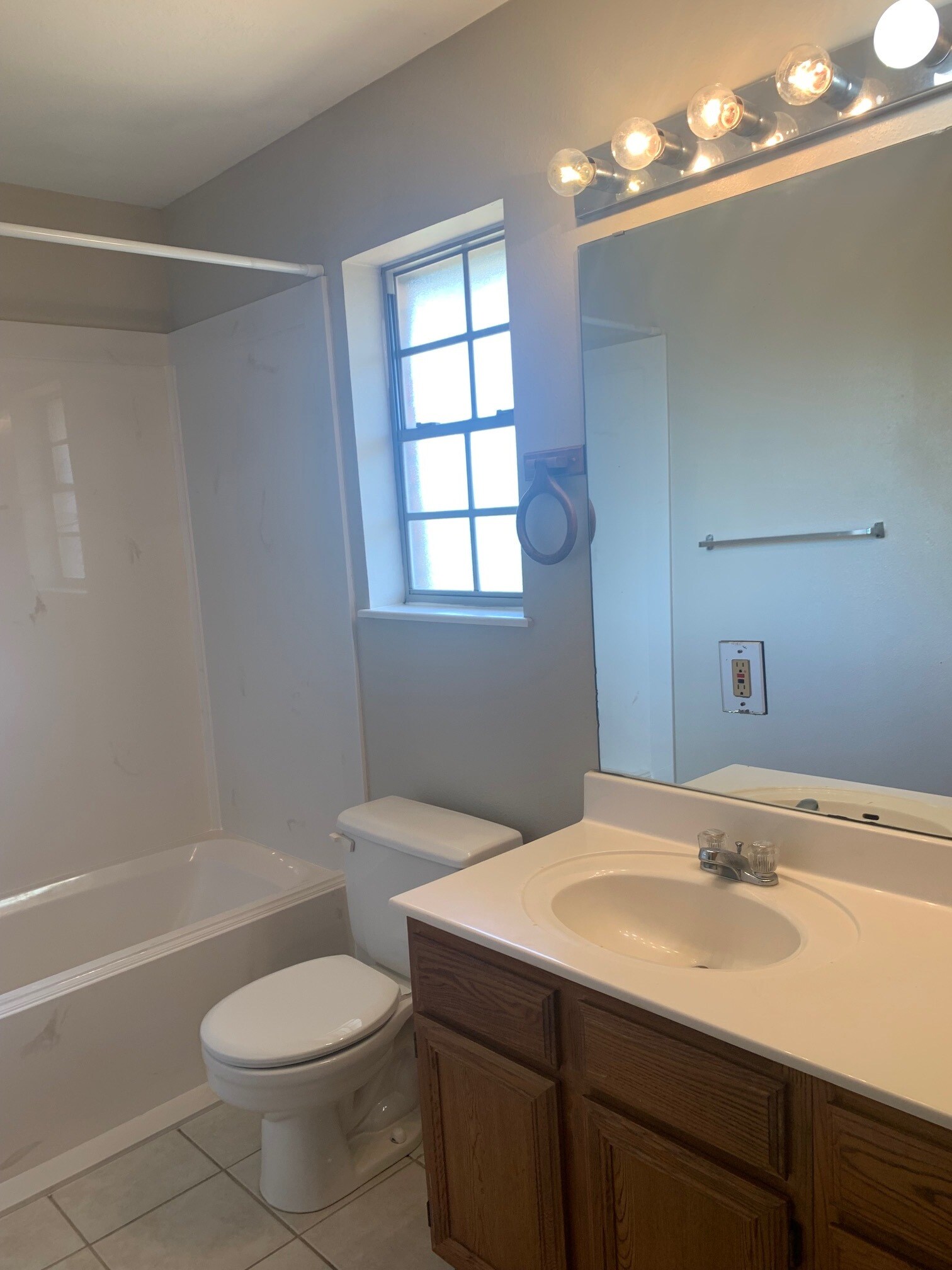 Building Photo - 1205 Vinyard Ct