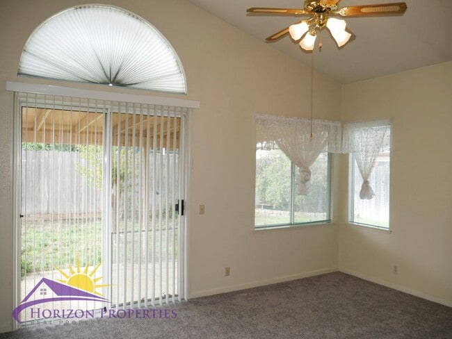 Building Photo - 9472 Clementine Way