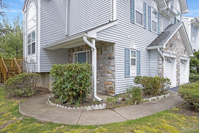 Building Photo - 7 Rondell Ln