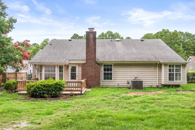Building Photo - Spacious 4-Bedroom Home in a Prime Locatio...