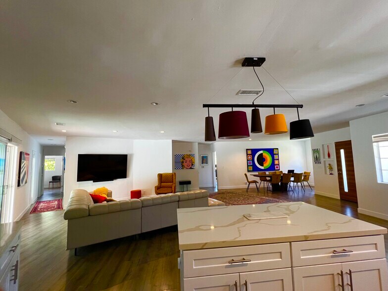 Living room - 21523 Dumetz Rd