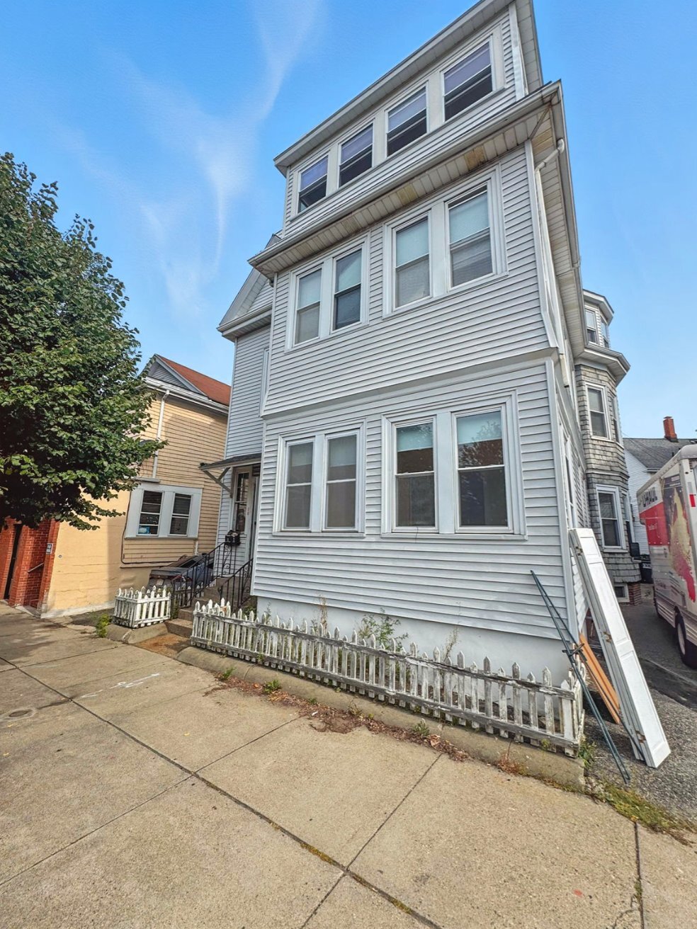 Building Photo - 547 Broadway