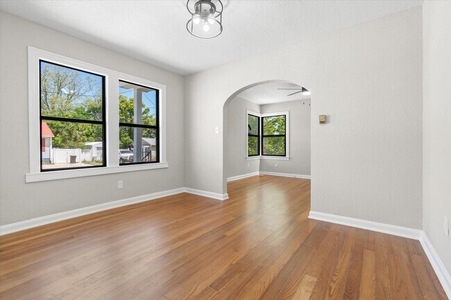 Building Photo - 9 Spencer St