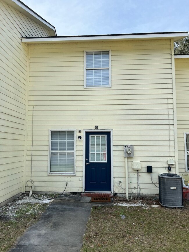 Building Photo - 2BR/2BA Townhome For Rent