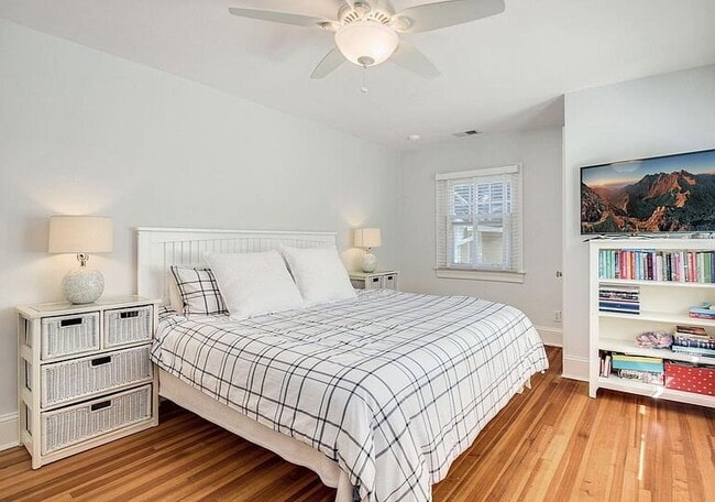 Building Photo - 3-Bed, 4-Bath Retreat in Chevy Chase!"