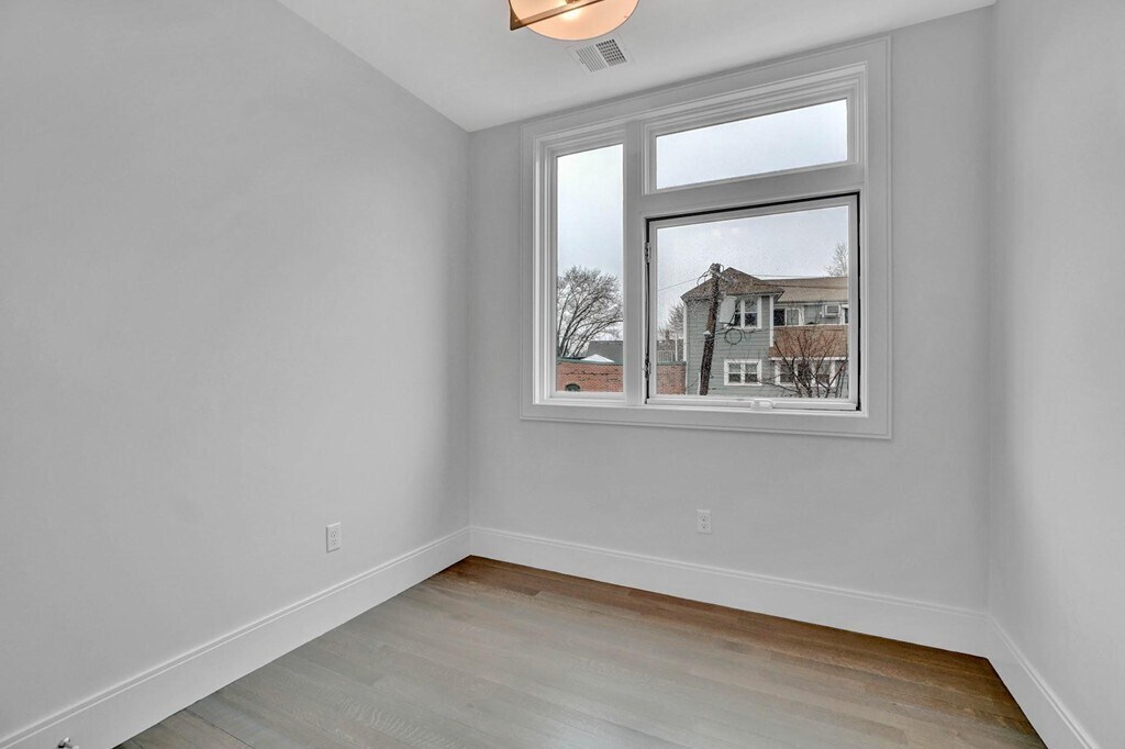 Building Photo - 297 Concord Ave