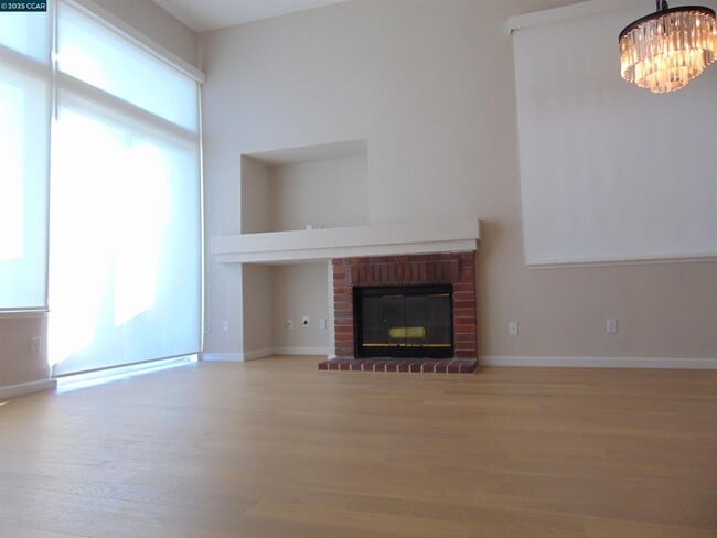 Building Photo - 34 Shorewood Ct