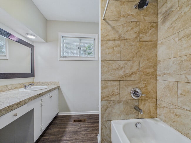 Building Photo - 202 S Claremont Ave