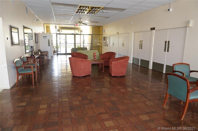 Building Photo - 8110 Sunrise Lakes Blvd