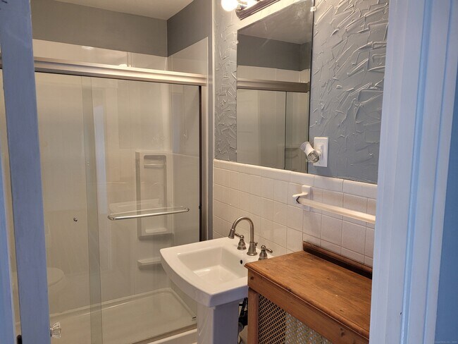 Building Photo - 25 S Main St