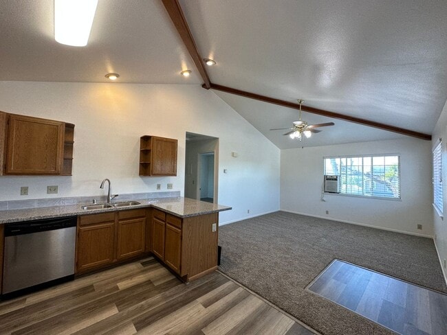 Building Photo - Top Floor of Benicia Duplex