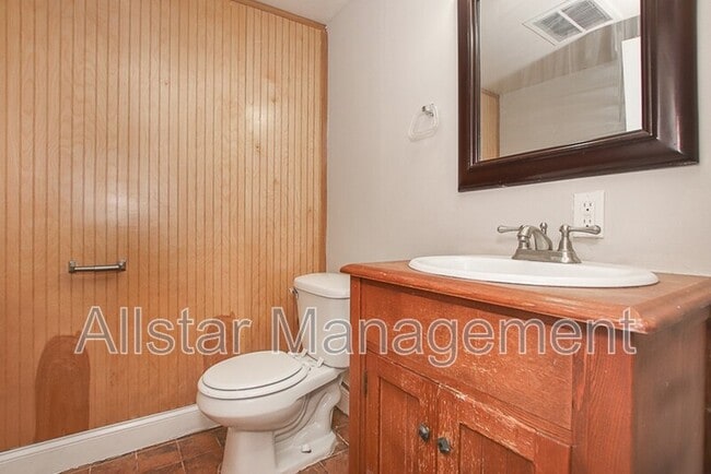 Building Photo - 3195 Whitethorn Rd