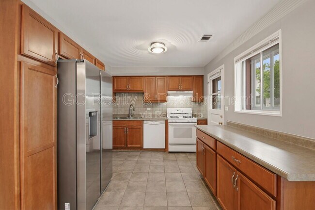 Building Photo - 9517 Terrace Pl