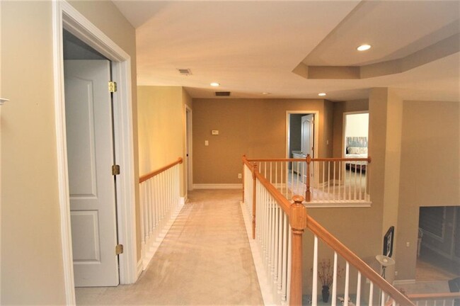 Building Photo - 1060 River Valley Dr
