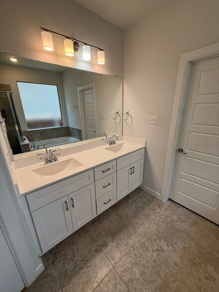 Building Photo - 5313 Waterview Ct