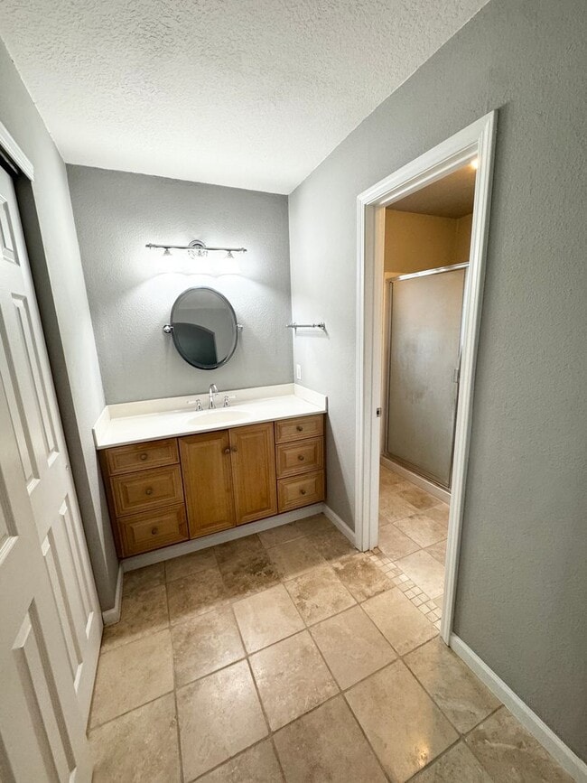 Building Photo - THREE BEDROOM TWO BATH HOME NEAR MANLOVE PARK SEE VIDEO